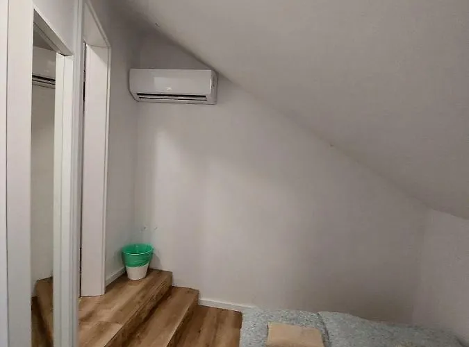 Unique Vila Veselova, Center Hiša za goste 4*